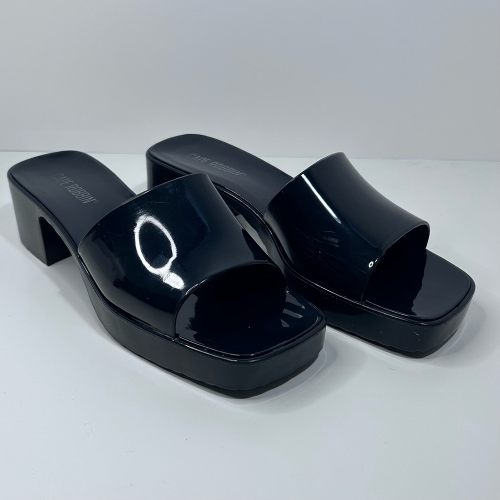 Black jelly sandals Cape Robbin sz 9
